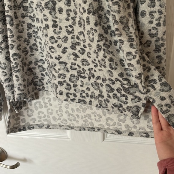Royal Standard- cheetah print long sleeve - Picture 4 of 5